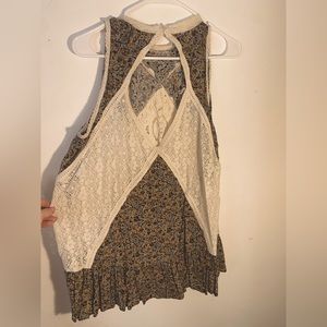 Altar’d State Women’s crochet/flowy Top